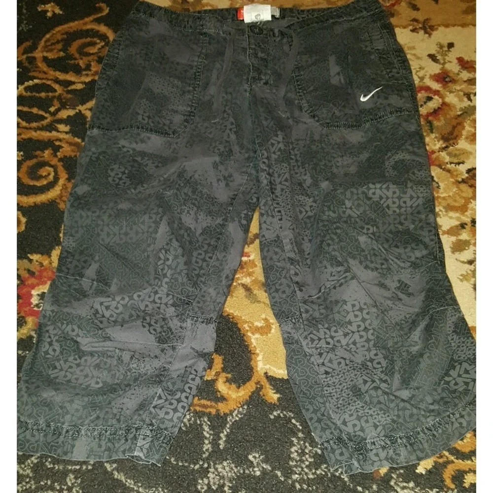 Nike The Athletic Dept. Women's Fitness Cotton Capr Pants Sz Small Gray pockets